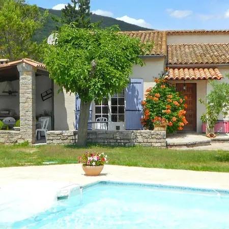 Charmante A Avec Piscine Et Jardin