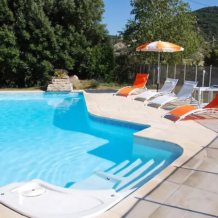 Charmante A Avec Piscine Et Jardin Vila