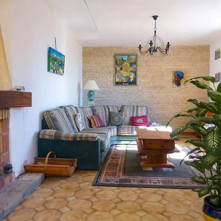 Charmante A Avec Piscine Et Jardin Vila