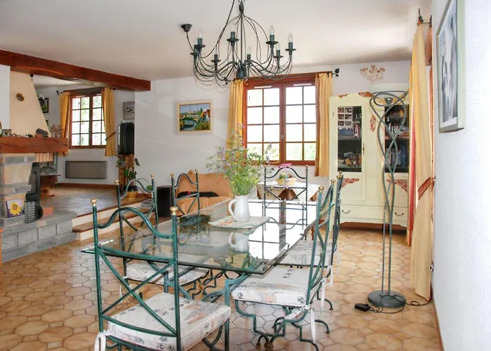 Charmante A Avec Piscine Et Jardin Villa *